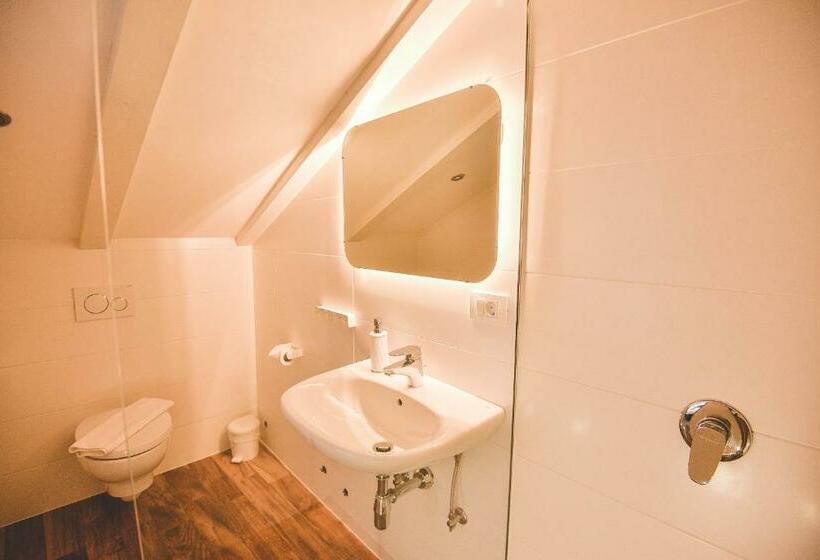 컴포트 룸, Old Town Inn