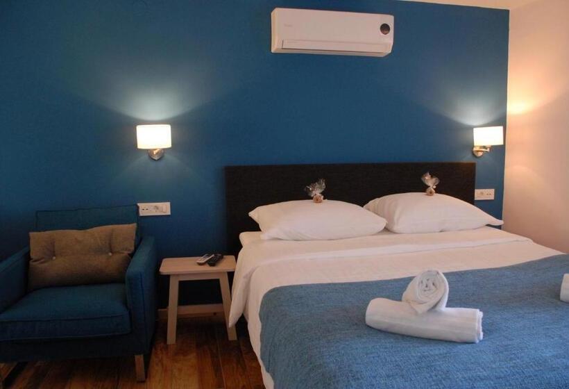 컴포트 룸, Old Town Inn