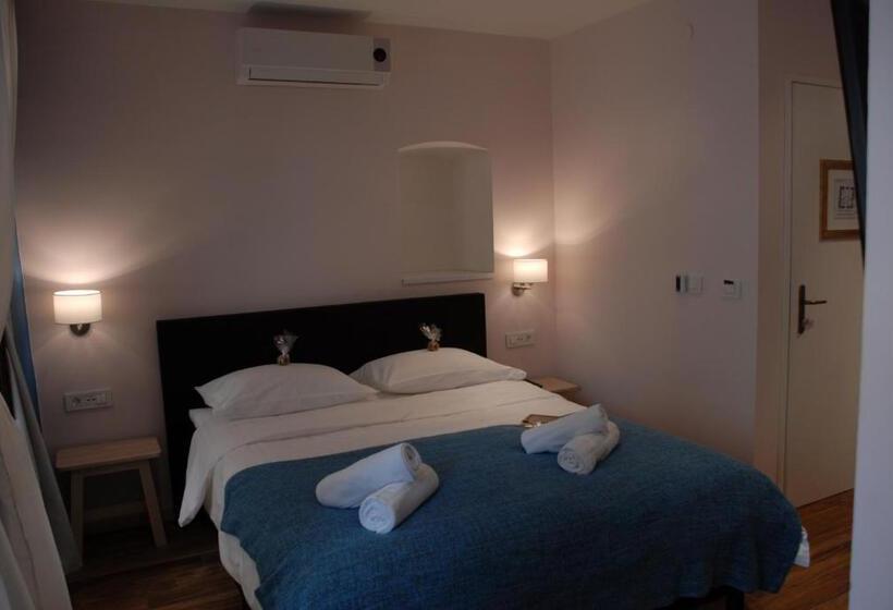 기본룸, Old Town Inn