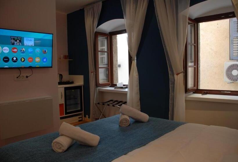 기본룸, Old Town Inn