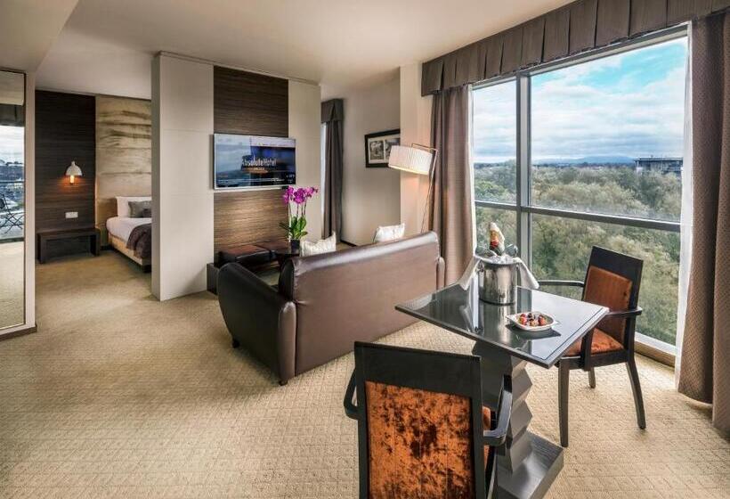 جناح, Absolute Hotel Limerick
