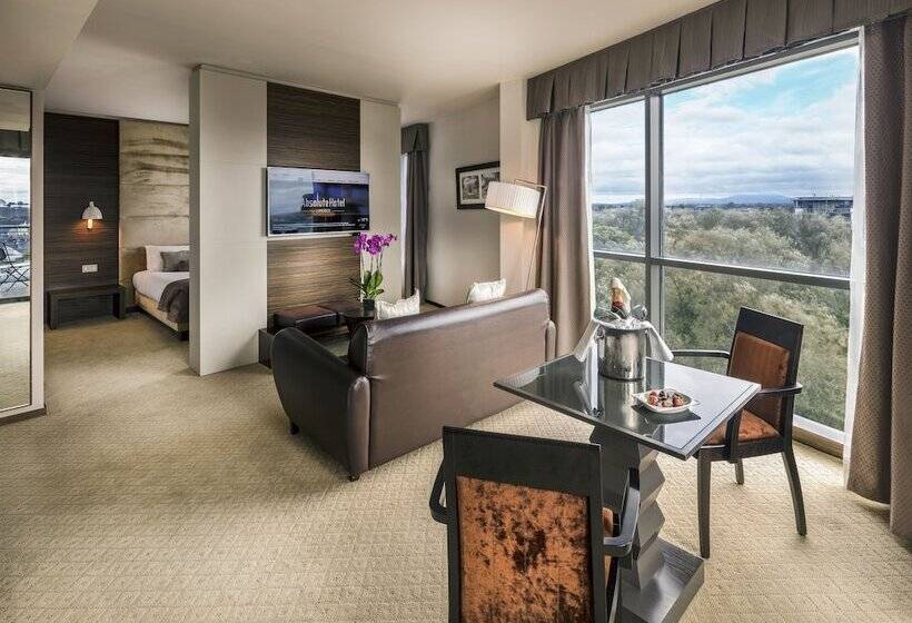 جناح, Absolute Hotel Limerick