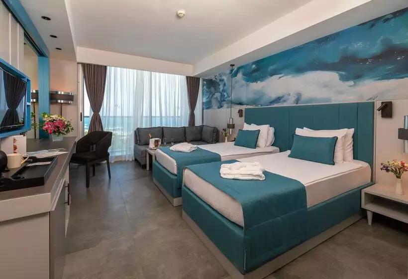 اتاق اساندارد با چشم‌انداز جانبی به دریا, Crystal Centro Resort  Ultimate All Inclusive