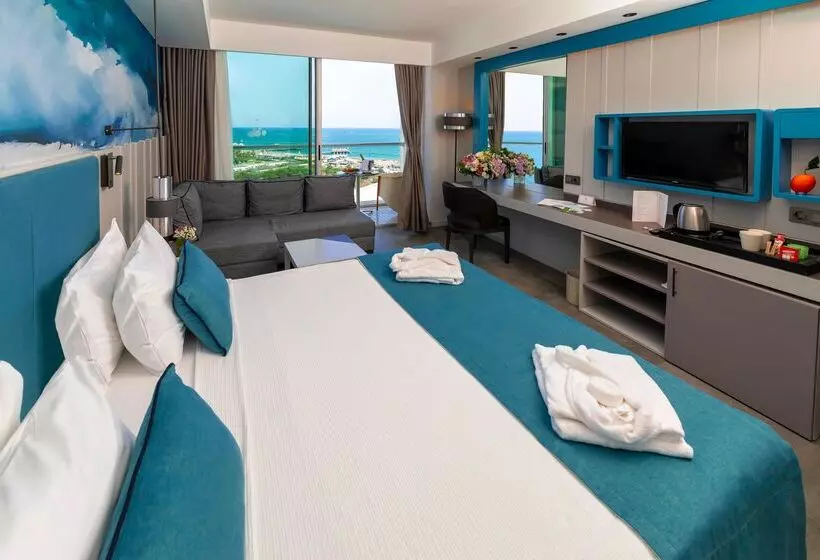 اتاق اساندارد با چشم‌انداز جانبی به دریا, Crystal Centro Resort  Ultimate All Inclusive