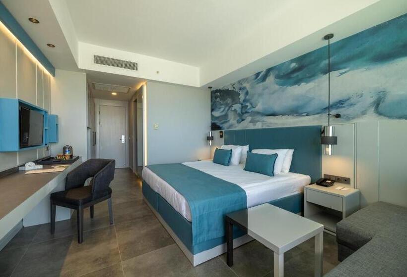 اتاق اساندارد با چشمانداز جانبی به دریا, Crystal Centro Resort Ultimate All Inclusive