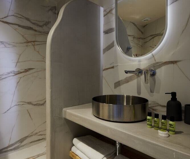 컴포트 룸, Blue Sea