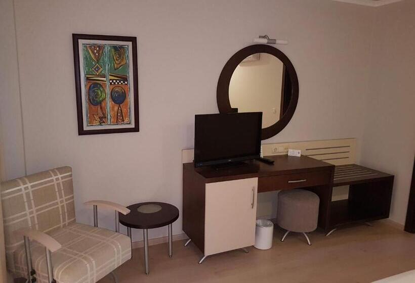 家庭间, Club Nena  All Inclusive