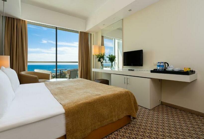 اتاق اساندارد با چشمانداز جانبی به دریا, Crystal Centro Resort Ultimate All Inclusive