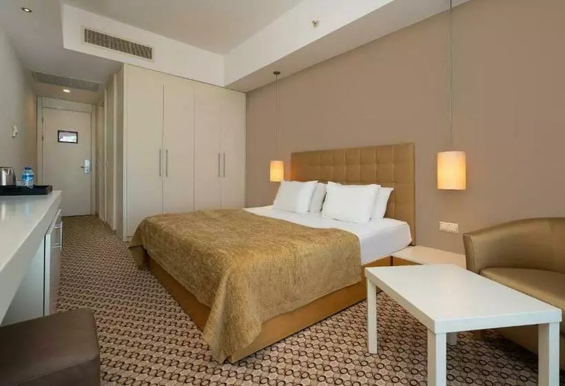 اتاق اساندارد با چشم‌انداز جانبی به دریا, Crystal Centro Resort  Ultimate All Inclusive