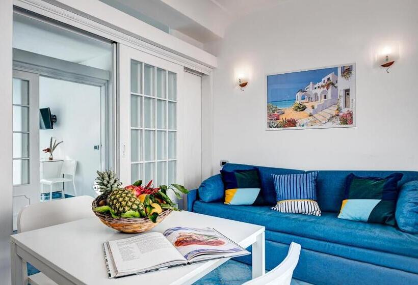 带有一个卧室和海景的高级公寓, Gocce Di Capri Resort
