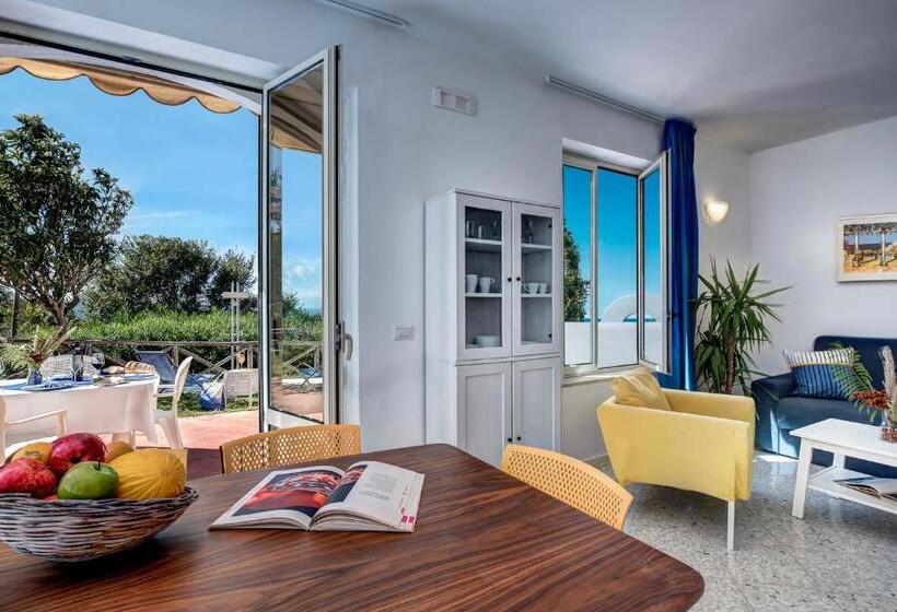 オーシャンビューの3ベッドルームデラックスアパート, Gocce Di Capri Resort