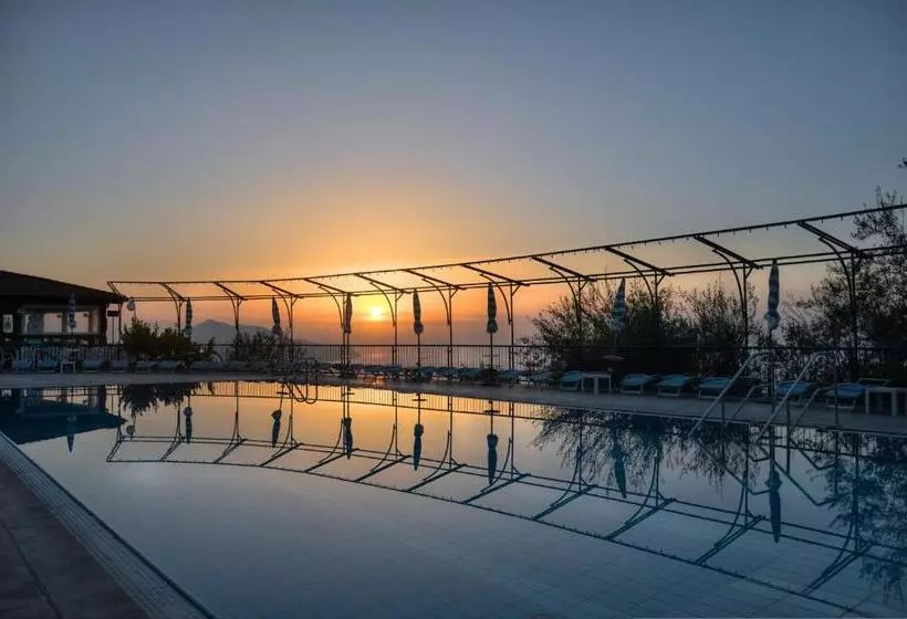 سوییت جونیور با چشم‌انداز دریا, Gocce Di Capri Resort