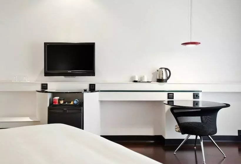 اتاق استاندارد, Hilton Madrid Airport