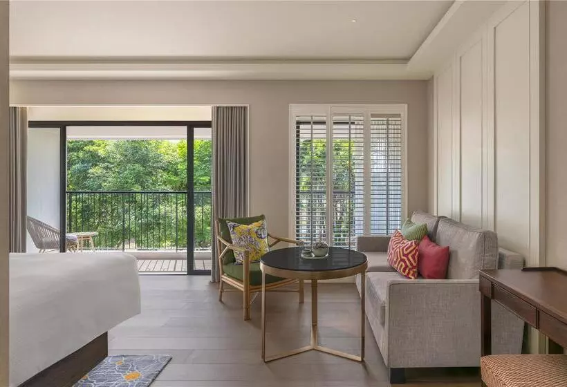 اتاق لوکس با تخت بزرگ, Hilton Madrid Airport