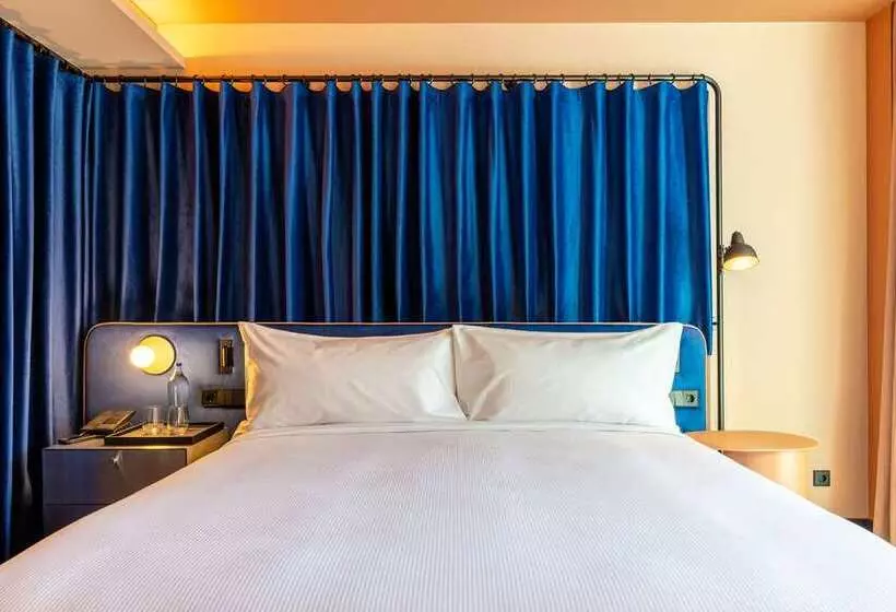 اتاق لوکس با تخت بزرگ, Hilton Madrid Airport