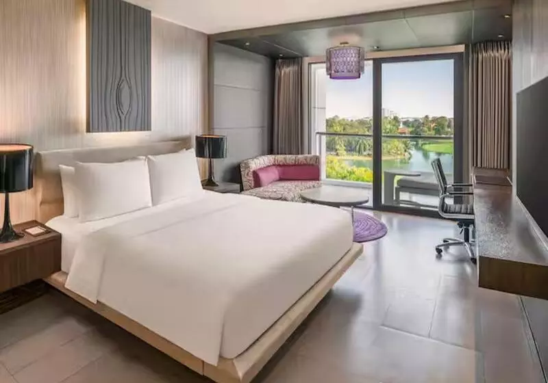 اتاق استاندارد با تخت بزرگ, Hilton Madrid Airport