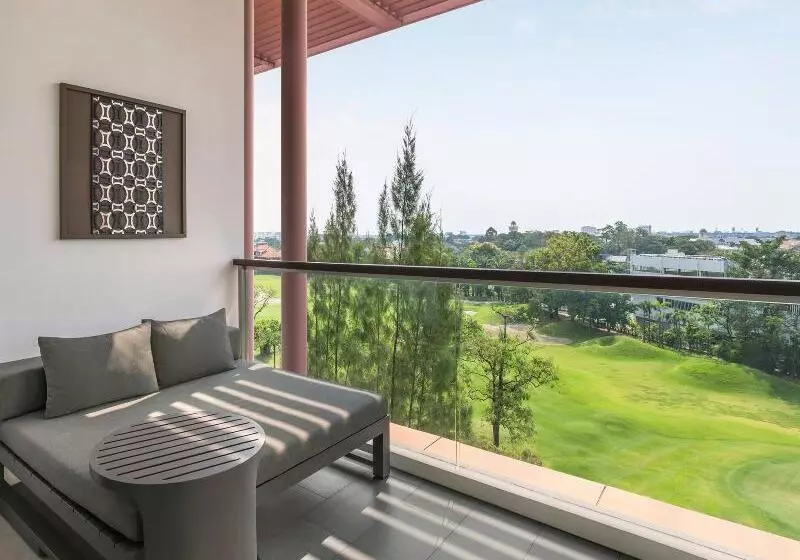 اتاق استاندارد با تخت بزرگ, Hilton Madrid Airport