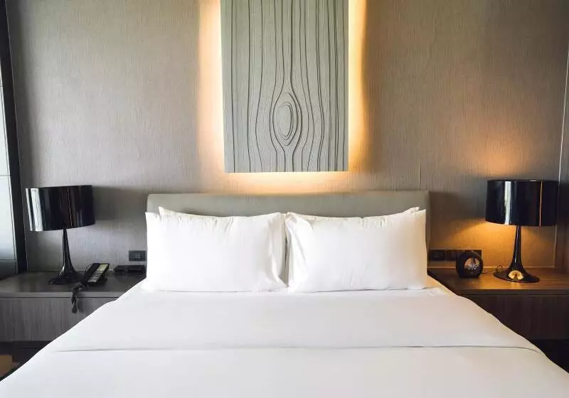 اتاق استاندارد با تخت بزرگ, Hilton Madrid Airport