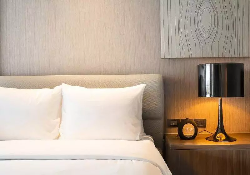اتاق استاندارد با تخت بزرگ, Hilton Madrid Airport