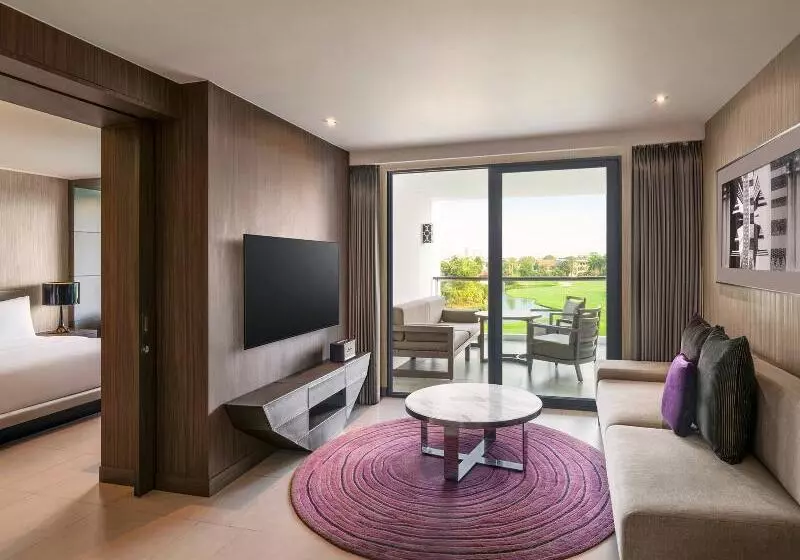 اتاق استاندارد با تخت بزرگ, Hilton Madrid Airport