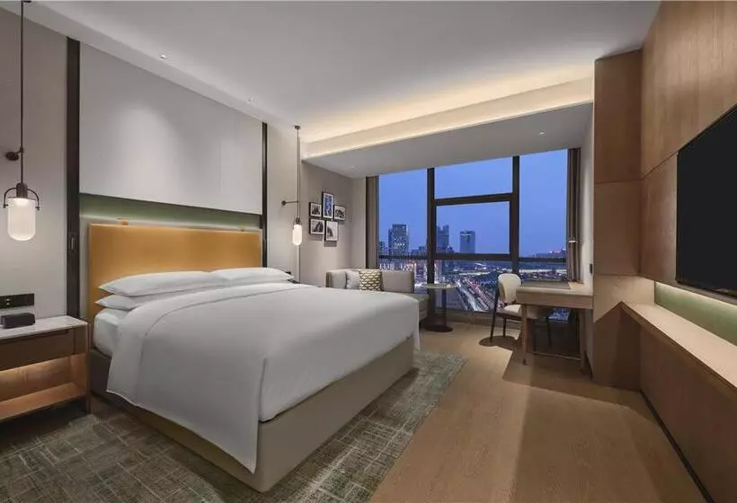 اتاق اجرایی با تخت بزرگ, Hilton Madrid Airport