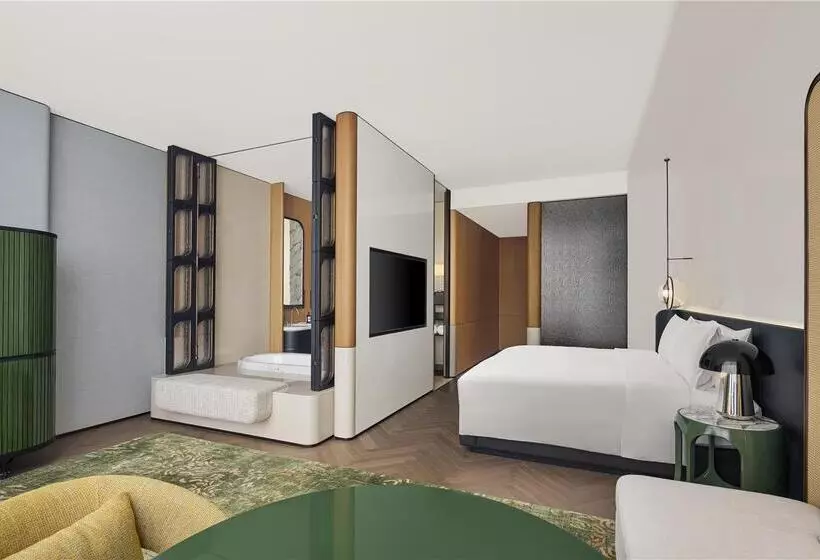 اتاق لوکس با تخت بزرگ, Hilton Madrid Airport
