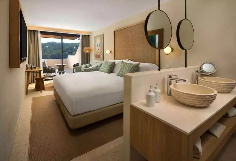 اتاق لوکس با تخت بزرگ, Hilton Madrid Airport