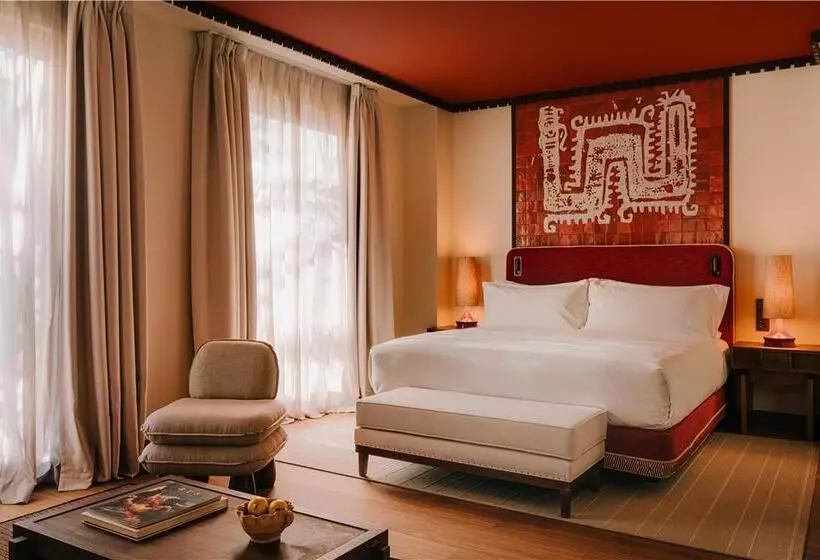 اتاق لوکس با تخت بزرگ, Hilton Madrid Airport