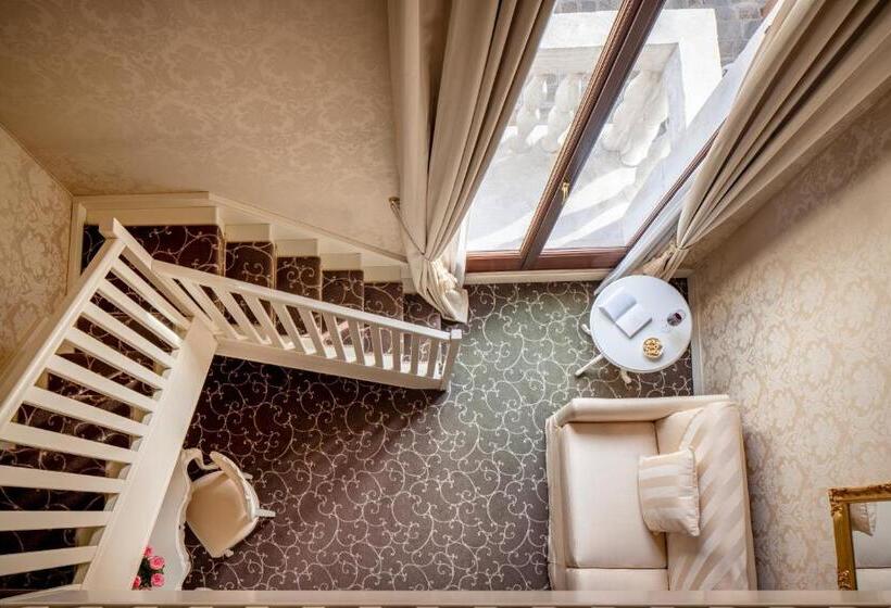 سوئیت جونیور با چشم‌انداز, Maison Venezia | Una Esperienze