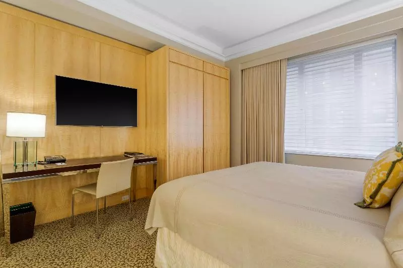 Deluxe-huone, Omni Berkshire Place
