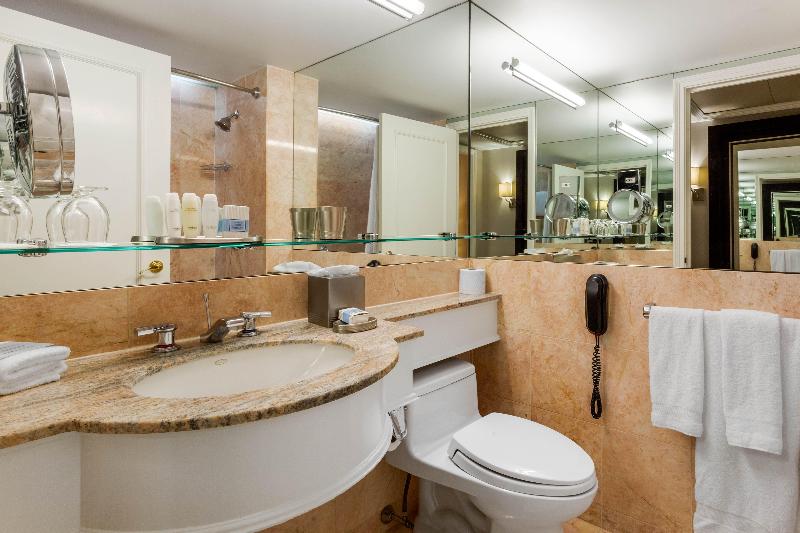 اتاق لوکس با تخت بزرگ, Omni Berkshire Place