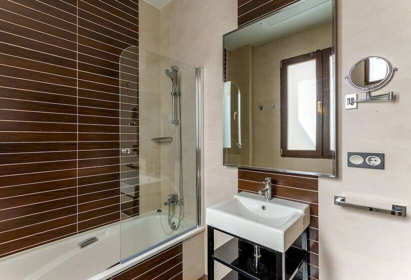 Standardrum, Room Mate Leo