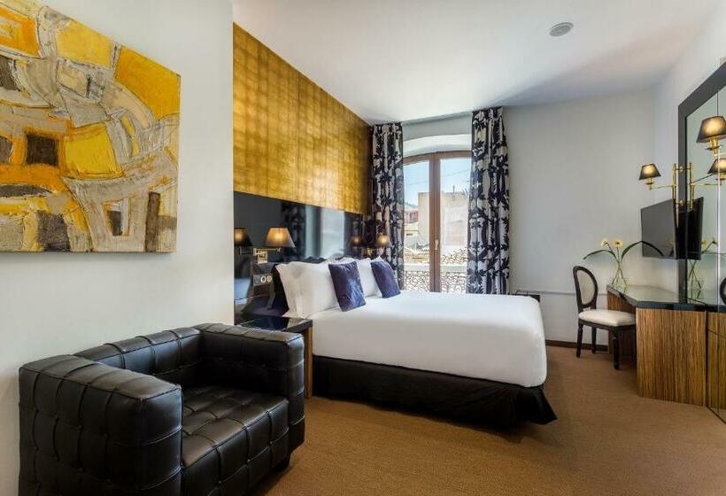 Executive Rum, Room Mate Leo