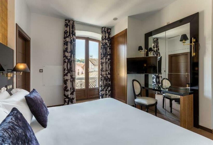 Executive Rum, Room Mate Leo