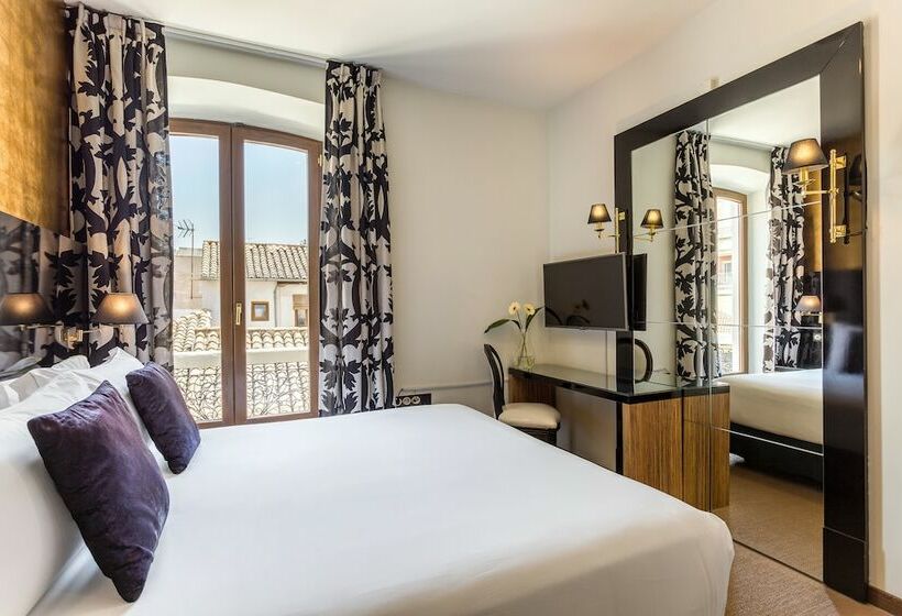 Executive Rum, Room Mate Leo