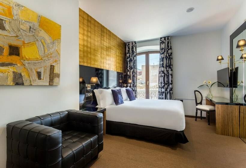 Executive Rum, Room Mate Leo