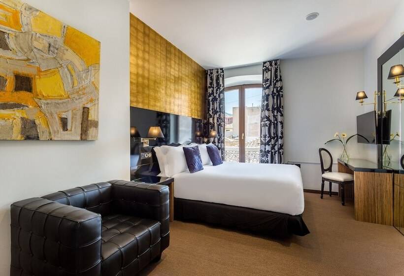 Executive Rum, Room Mate Leo