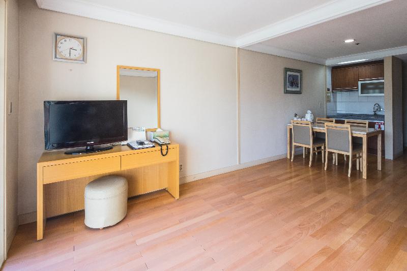 Standardrum, Room Mate Leo