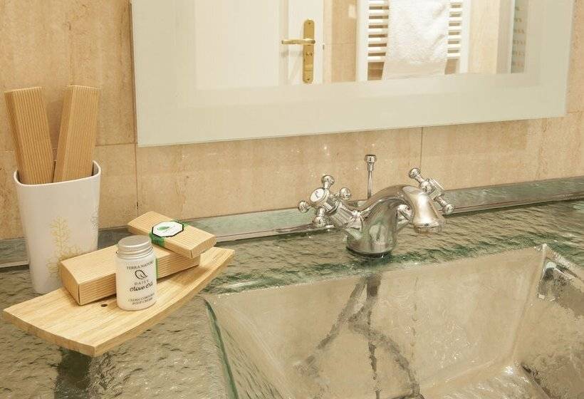 חדר סטנדרט, Siuranella