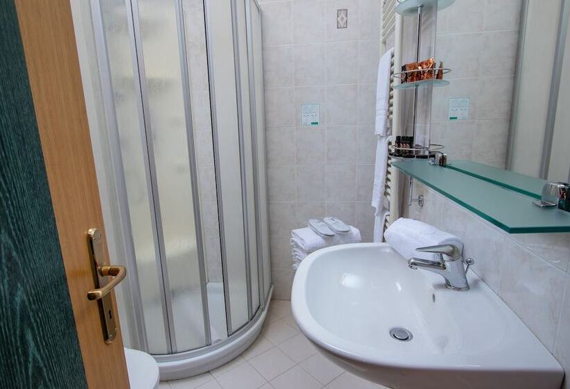 スタンダード４人部屋, Santanton