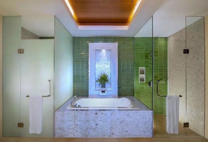 سوییت با چشم‌انداز دریا, Sheraton Hua Hin Resort & Spa