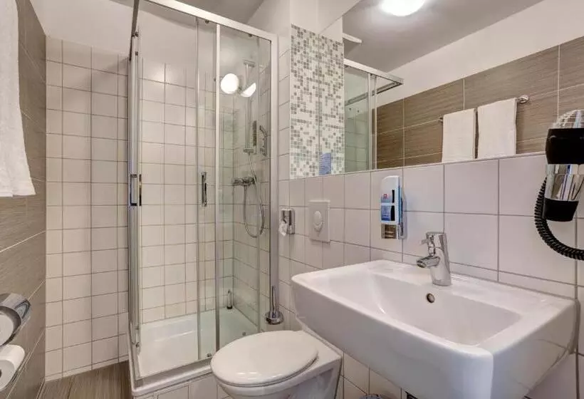 Standard Kolmen Hengen Huone, Meininger Hotel Hamburg City Center