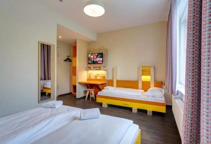 Standard Kolmen Hengen Huone, Meininger Hotel Hamburg City Center