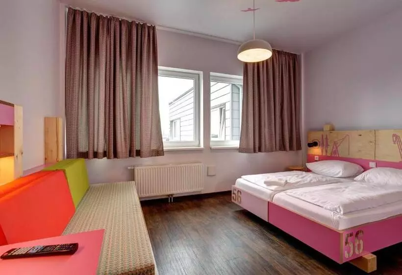 Standard Kolmen Hengen Huone, Meininger Hotel Hamburg City Center