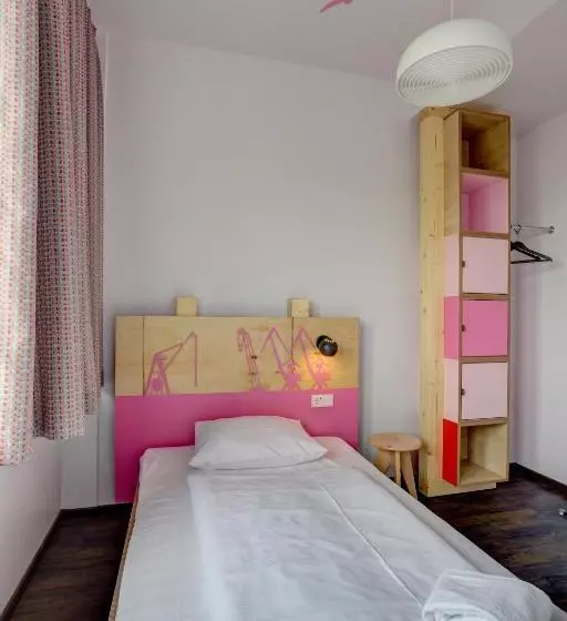 Standard Yhden Hengen Huone, Meininger Hotel Hamburg City Center