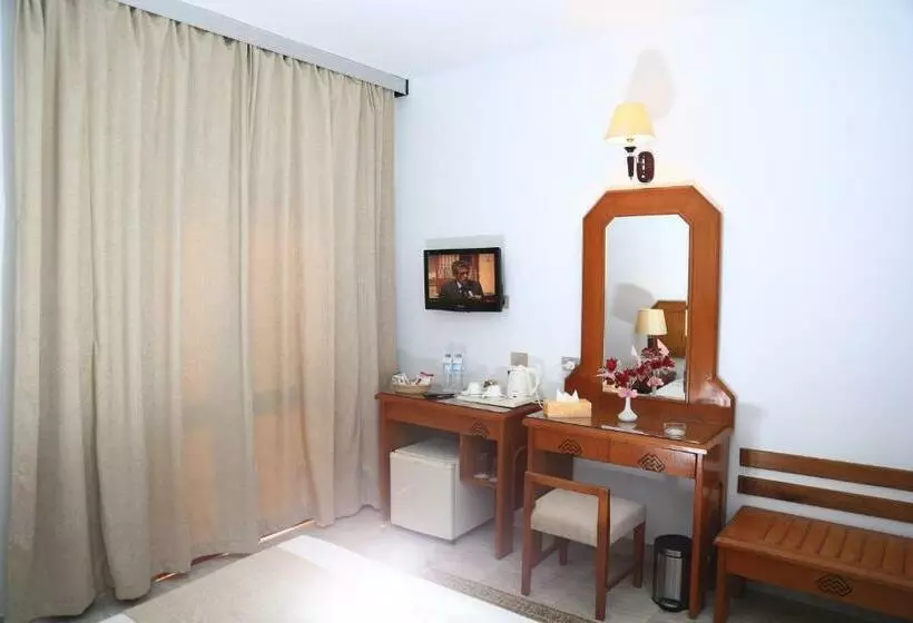 اتاق استاندارد سه نفره با چشمانداز کنار دریا, Minamark Beach Resort For Families And Couples Only
