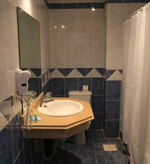 اتاق استاندارد سه نفره با چشمانداز کنار دریا, Minamark Beach Resort For Families And Couples Only