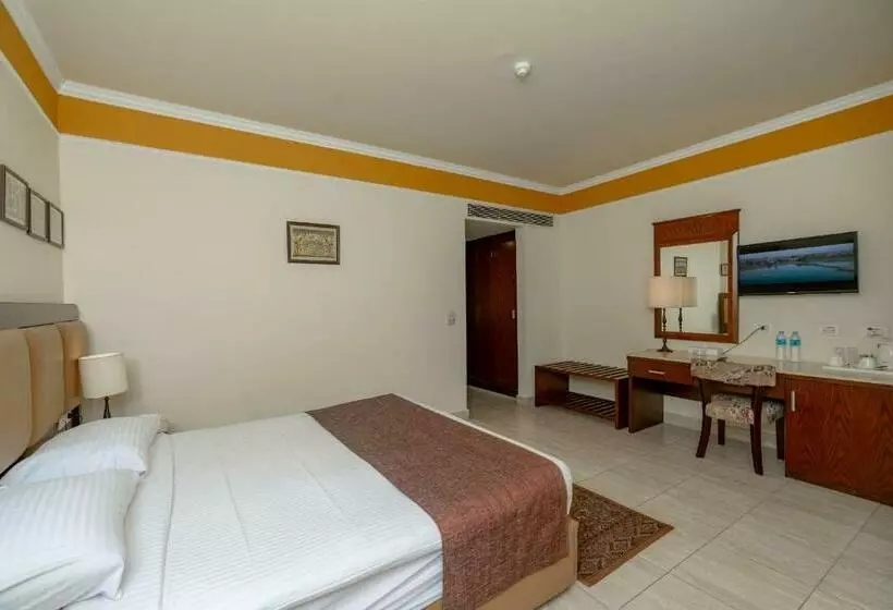 اتاق راحتی سه تخته, Minamark Beach Resort For Families And Couples Only