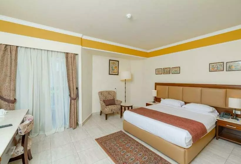 اتاق راحتی سه تخته, Minamark Beach Resort For Families And Couples Only
