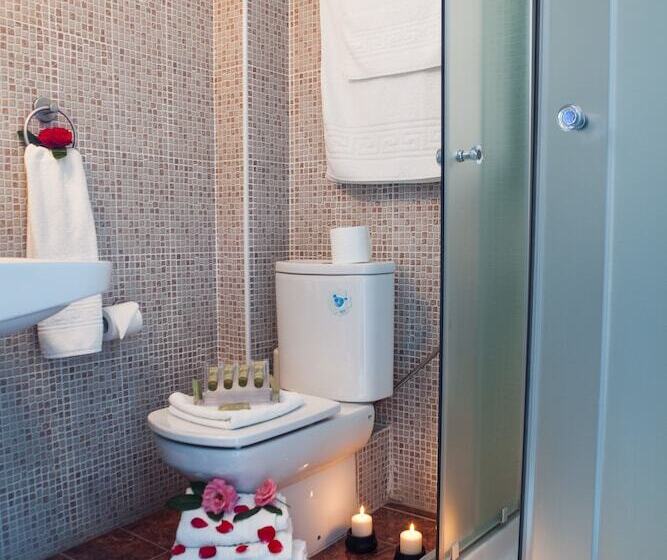 이코노미 트리플 룸, Porto Koufo